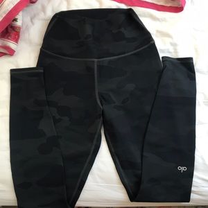 Alo - High waist camo leggings!